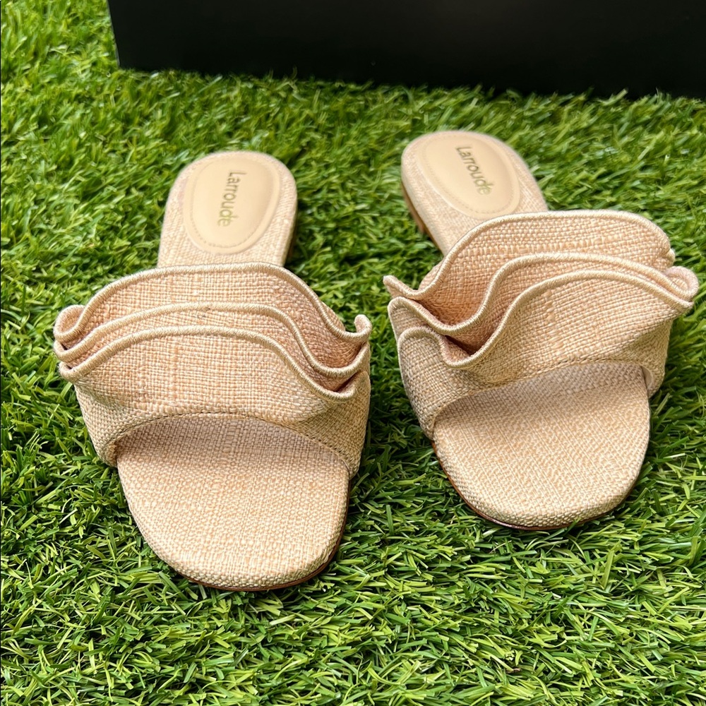 NWB Larroude Ivy Ruffle size 6 NIB